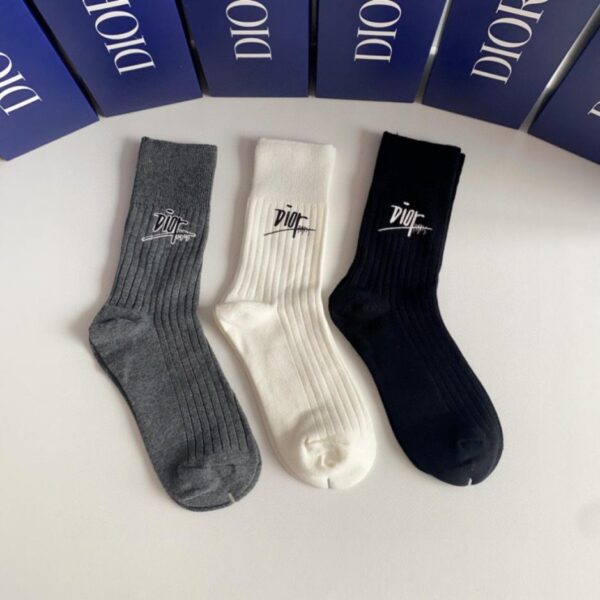 replik,replica,schmuck,1:1,beste,ohrringe,ring,Repliken Die neuen klassischen, mittellangen, verzierten Socken von DIOR, drei Paar pro Schachtel (N4BWL)