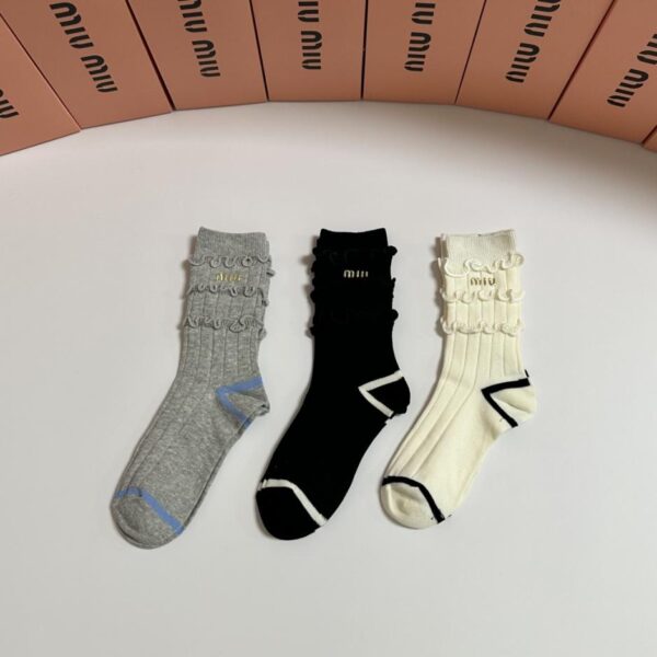 replik,replica,schmuck,1:1,beste,ohrringe,ring,Repliken MiuMiu New Classic Mid-Length Socken mit Accessoires, 3 Paar pro Packung (MSVVJ)