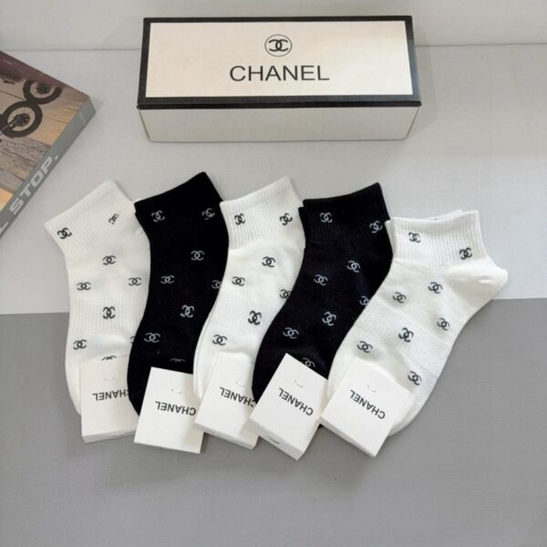 replik,replica,schmuck,1:1,beste,ohrringe,ring,Repliken (5 Paar pro Schachtel) Chanels neue High-End-Socken, wadenlange Socken mit Buchstabenaufdruck, im gleichen Stil wie in den Boutiquen (BX6Y4)
