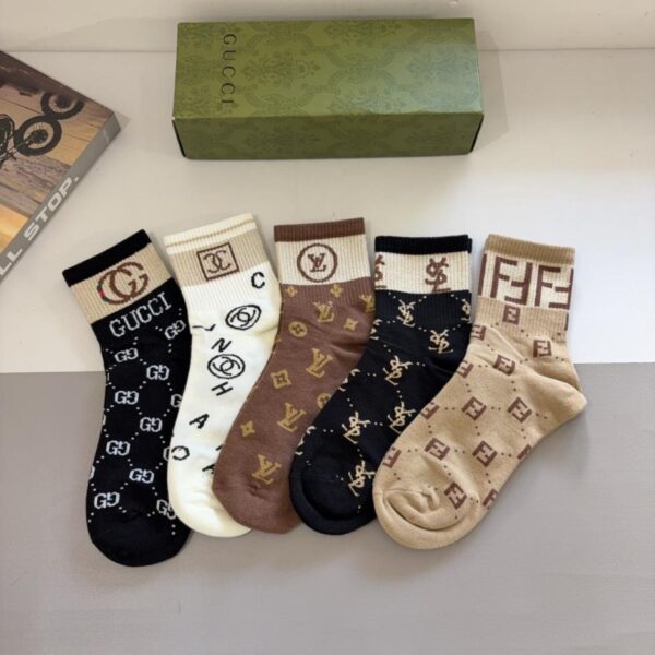 replik,replica,schmuck,1:1,beste,ohrringe,ring,Repliken (5 Paar pro Packung) GUCCI Neue mittelhohe Socken, reine Baumwolle (890ZD)