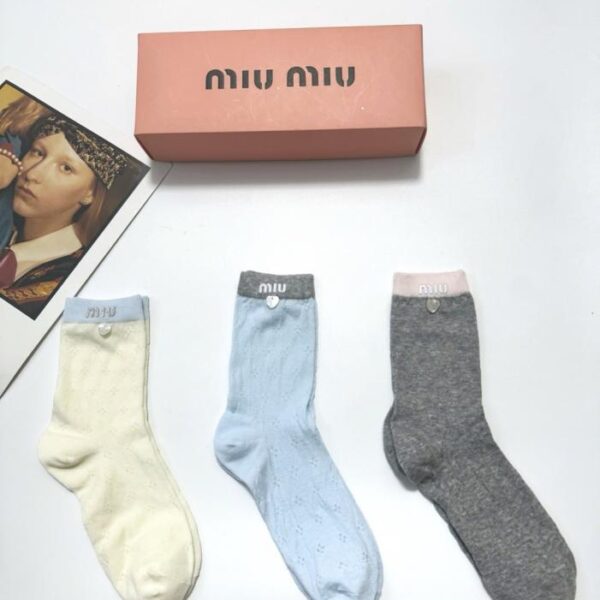 replik,replica,schmuck,1:1,beste,ohrringe,ring,Repliken 【3 Paar pro Packung】 MIUMIU Klassische Logo-Baumwollsocken, mittelhoch (2UZO7)