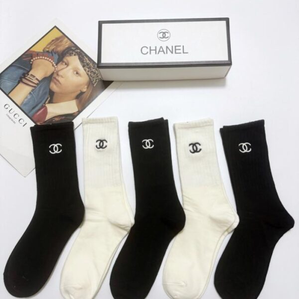 replik,replica,schmuck,1:1,beste,ohrringe,ring,Repliken 【5 Paar pro Packung】 Klassische Chanel-Socken aus Baumwolle mit gesticktem Logo, mittelhoch (YSNZ3)