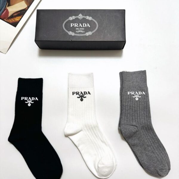 replik,replica,schmuck,1:1,beste,ohrringe,ring,Repliken [3 Paar pro Packung] Klassische Prada Logo-Baumwollsocken, mittelhoch (X414I)
