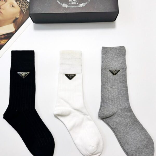 replik,replica,schmuck,1:1,beste,ohrringe,ring,Repliken [3 Paar pro Packung] Klassische Prada Logo-Baumwollsocken, mittelhoch (UFE46)