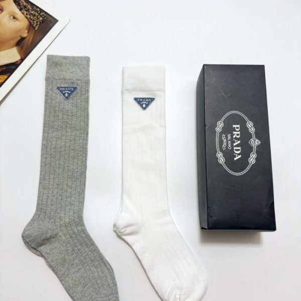 replik,replica,schmuck,1:1,beste,ohrringe,ring,Repliken [Zwei Paar pro Packung] Klassische Prada Logo-Baumwollsocken, wadenlange Slouch-Socken (B055I)