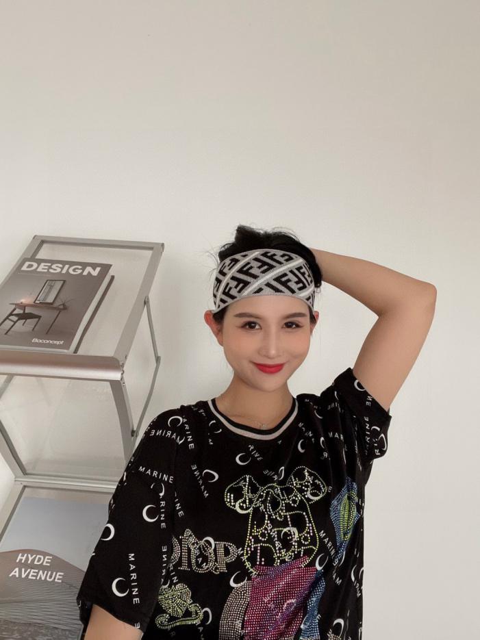 replik,replica,schmuck,1:1,beste,ohrringe,ring,Repliken Authentisches FENDI-Stirnband von der offiziellen Website, geeignet für Fitness und Styling (B5M6E). replik,replica,schmuck,1:1,beste,ohrringe,ring,Repliken Authentisches FENDI-Stirnband von der offiziellen Website, geeignet für Fitness und Styling (B5M6E).