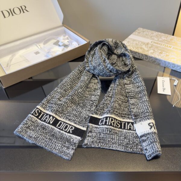 replik,replica,schmuck,1:1,beste,ohrringe,ring,Repliken Dior Herbst/Winter Neuheiten: Neue Strickwaren mit Buchstabenprint (UETKH)