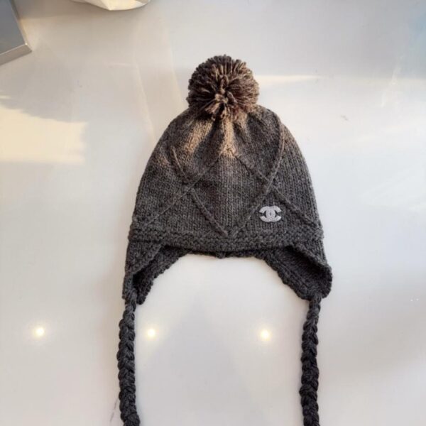 replik,replica,schmuck,1:1,beste,ohrringe,ring,Repliken Chanel Herbst/Winter Ohrenklappenmütze mit Jacquard-Diamantmuster (L3LTV)
