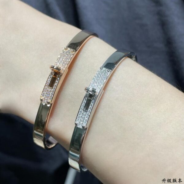 replik,replica,schmuck,1:1,beste,ohrringe,ring,Repliken Boutique / Verbesserte Version des Hermès CNC-Knopf-Halbdiamantarmbands (KQ9E1) in V-Gold-Material.