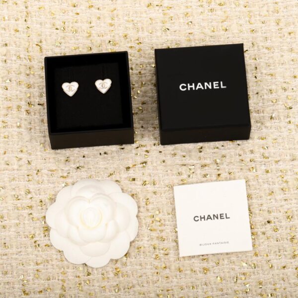replik,replica,schmuck,1:1,beste,ohrringe,ring,Repliken Boutique / 【Chanel Ohrringe mit weißem Emaille-Herz】(1XAZK)