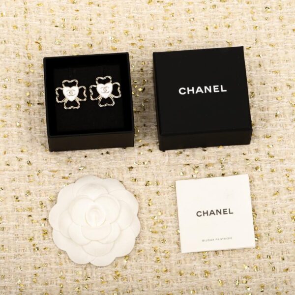 replik,replica,schmuck,1:1,beste,ohrringe,ring,Repliken Boutique / 【Chanel Ohrringe mit weißem Emaille-Herz und vierblättrigem Kleeblatt】(JRTJK)