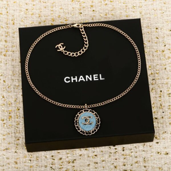 replik,replica,schmuck,1:1,beste,ohrringe,ring,Repliken Boutique / 【Chanel Ohrstecker mit schwarzem und weißem Kamelienanhänger und Doppel-C-Motiv】(61RWZ)