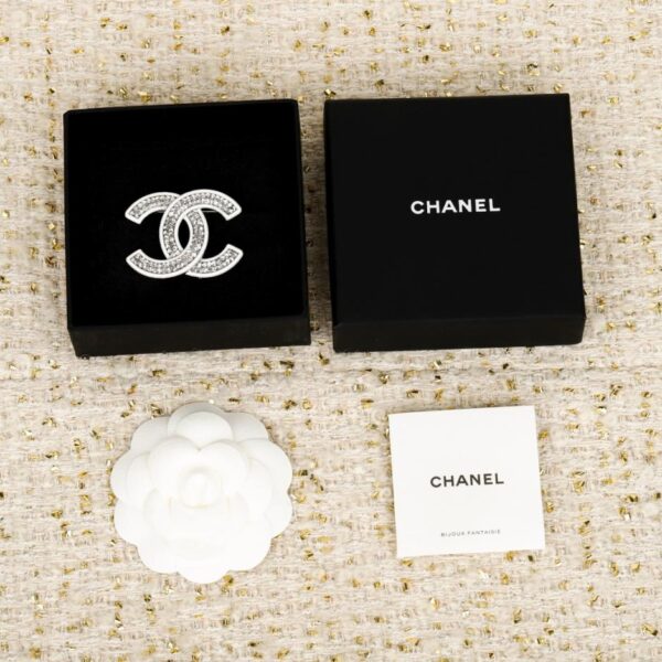 replik,replica,schmuck,1:1,beste,ohrringe,ring,Repliken Boutique / 【Chanel Doppel-C-Brosche mit Volldiamanten】(VUKUB)
