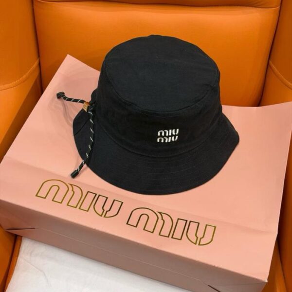 replik,replica,schmuck,1:1,beste,ohrringe,ring,Repliken Schwarzer Miu Miu Bucket Hat mit Stickerei und Kordelzug (NSXDTG)