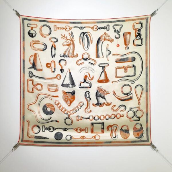 replik,replica,schmuck,1:1,beste,ohrringe,ring,Repliken SHMS250618 Momme Doppelseitig 90x90cm Köperseide Hermès „Poetische Retrospektive von Reitsportartikelgeschichten“ (U10AUA)